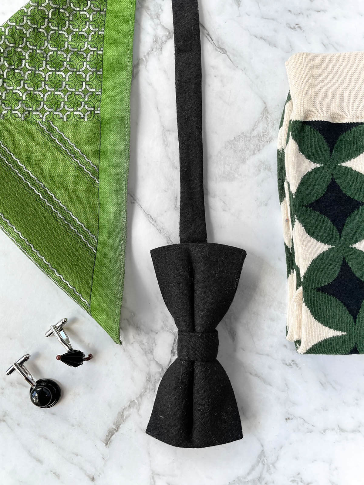 The Emerald Gentleman Wool Bow Tie Set